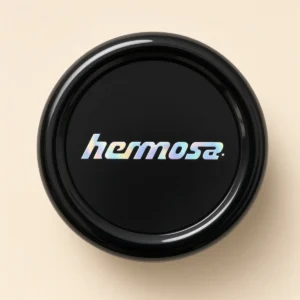 Grinder plastique Hermosa noir brillant, nouveau logo holographique sur le couvercle, fond crème