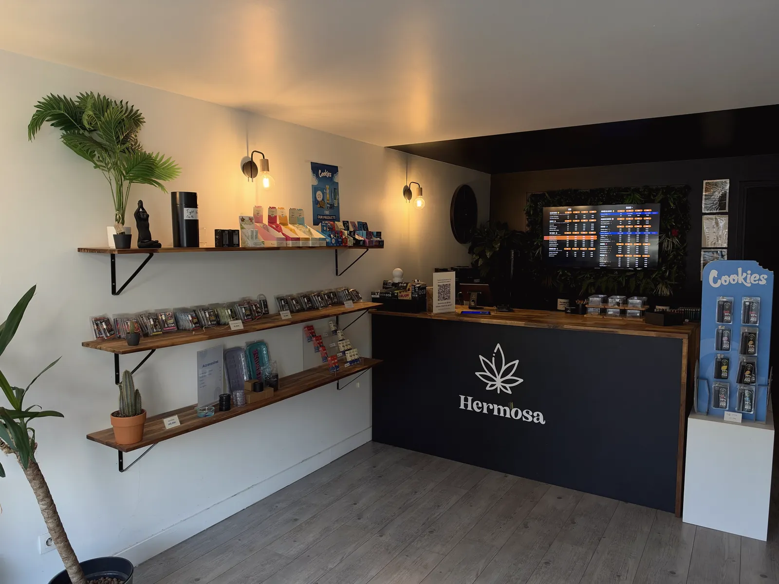 Intérieur de la boutique Hermosa CBD à Bondues